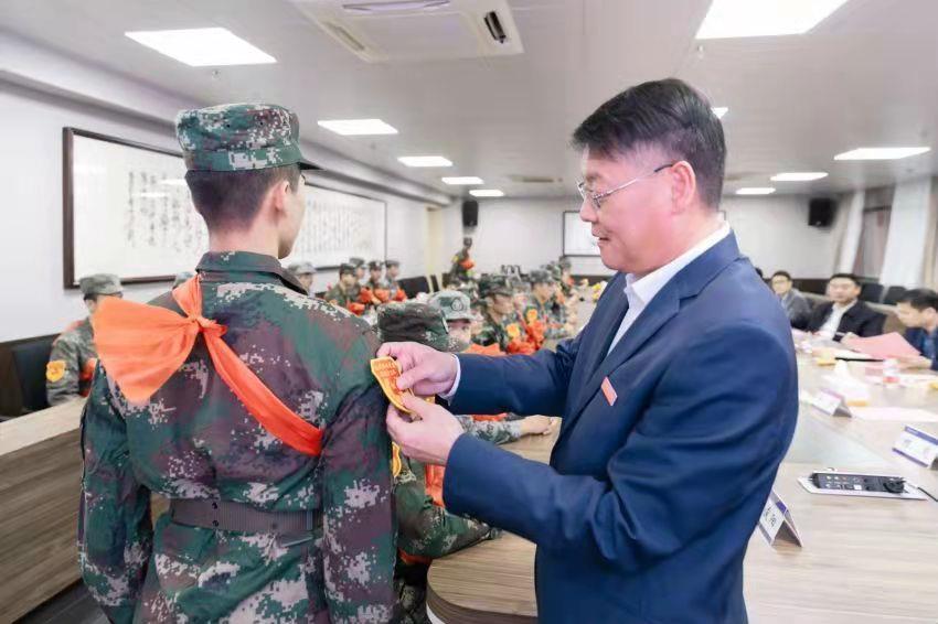 1027海鸥授旗+21级退伍座谈会.jpg