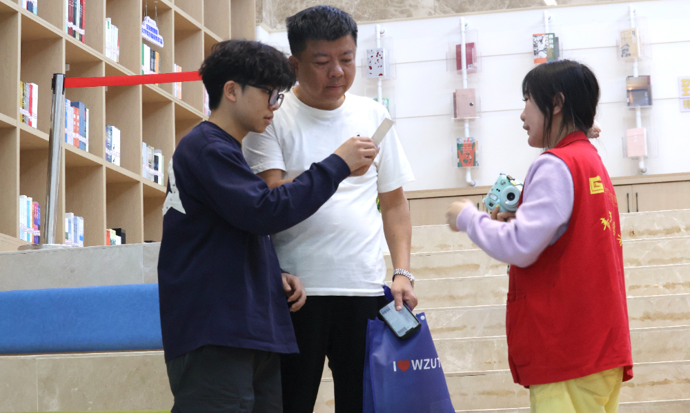 机器人学院家长会拍立得.JPG